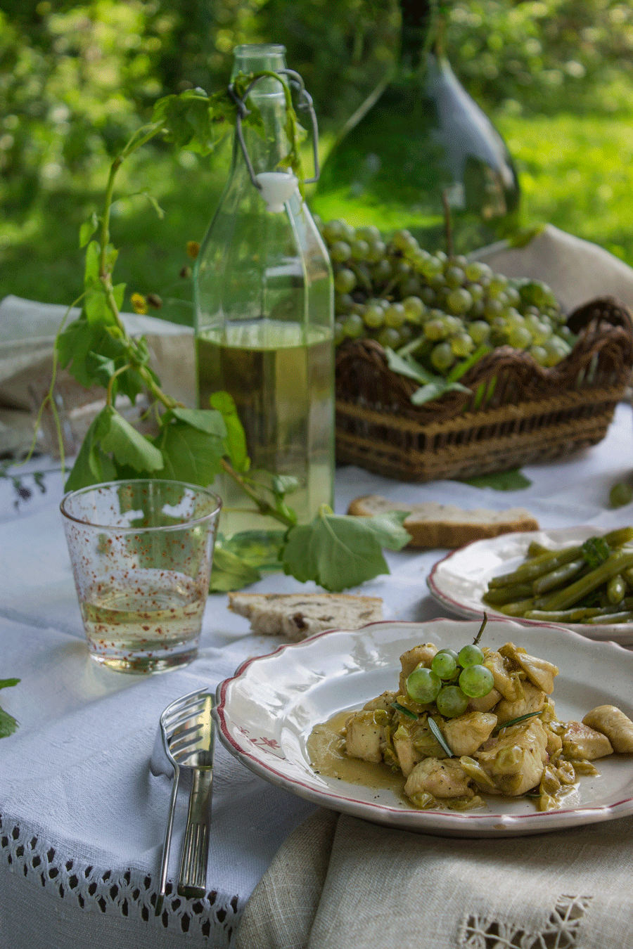 Pollo ruspante e uva bianca