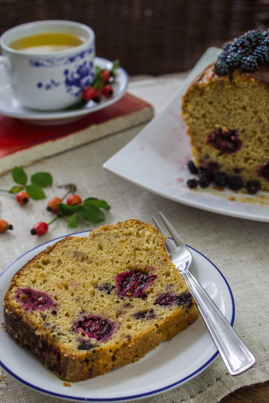 Rosa Canina e Plumcake alle more