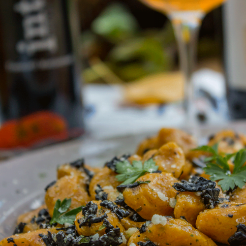 gnocchi di zucca e funghi trombetta