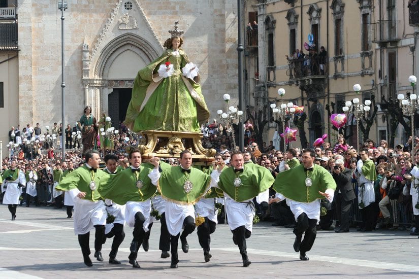 madonna che scappa sulmona pasqua abruzzo