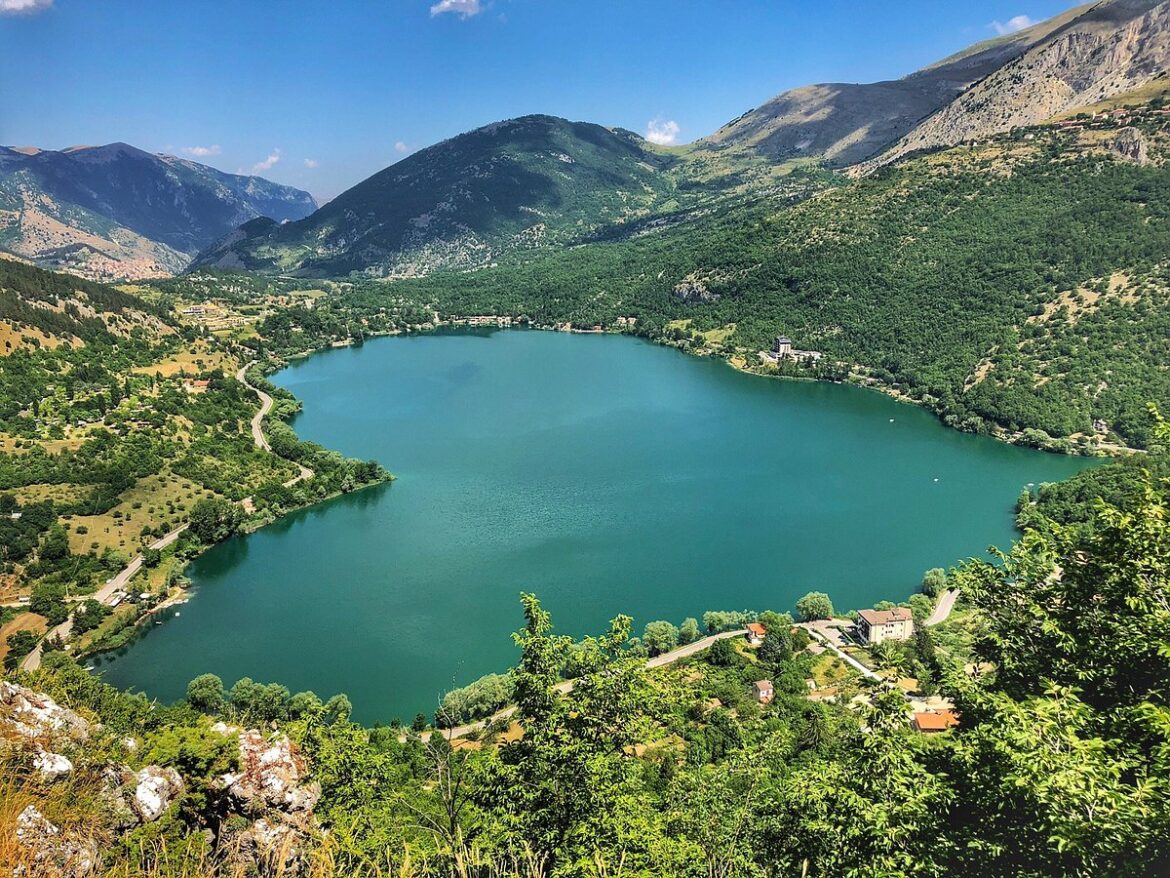 lago di scanno forma cuore