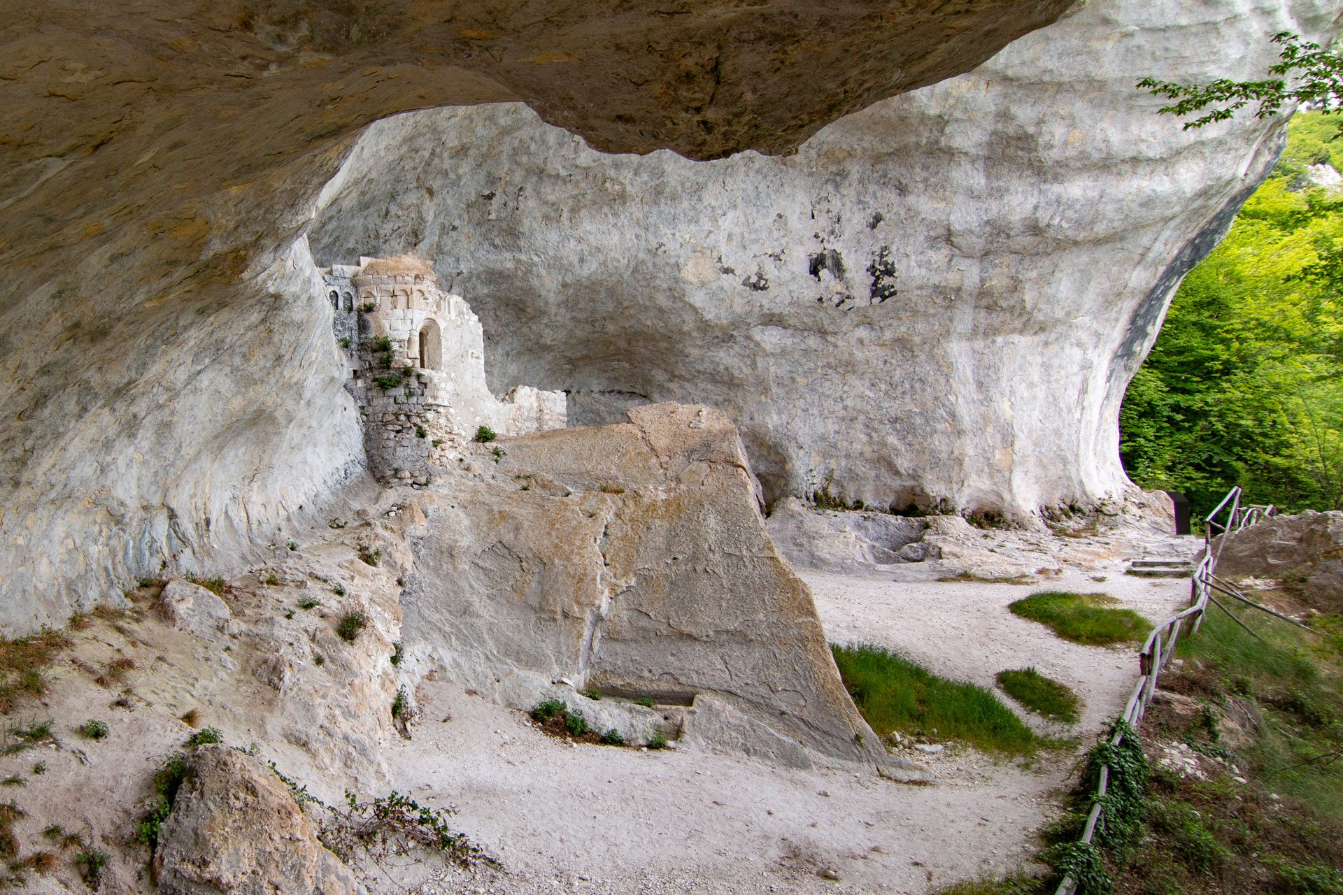 Grotta SantAngelo Palombaro