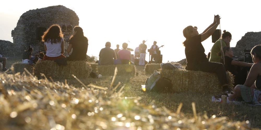 Estate in Abruzzo 2026: gli eventi e le esperienze da non perdere tra luglio e agosto 9 peltuinum musica al tramonto abruzzo